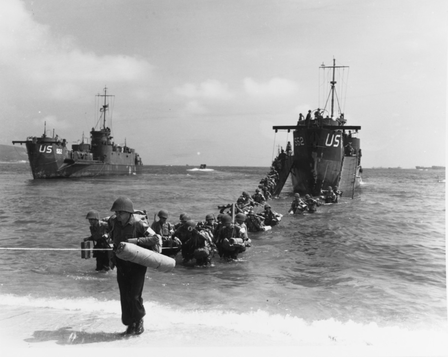 45th Division Troops wade ashore from USS LCI-552, near Sainte Maxime 